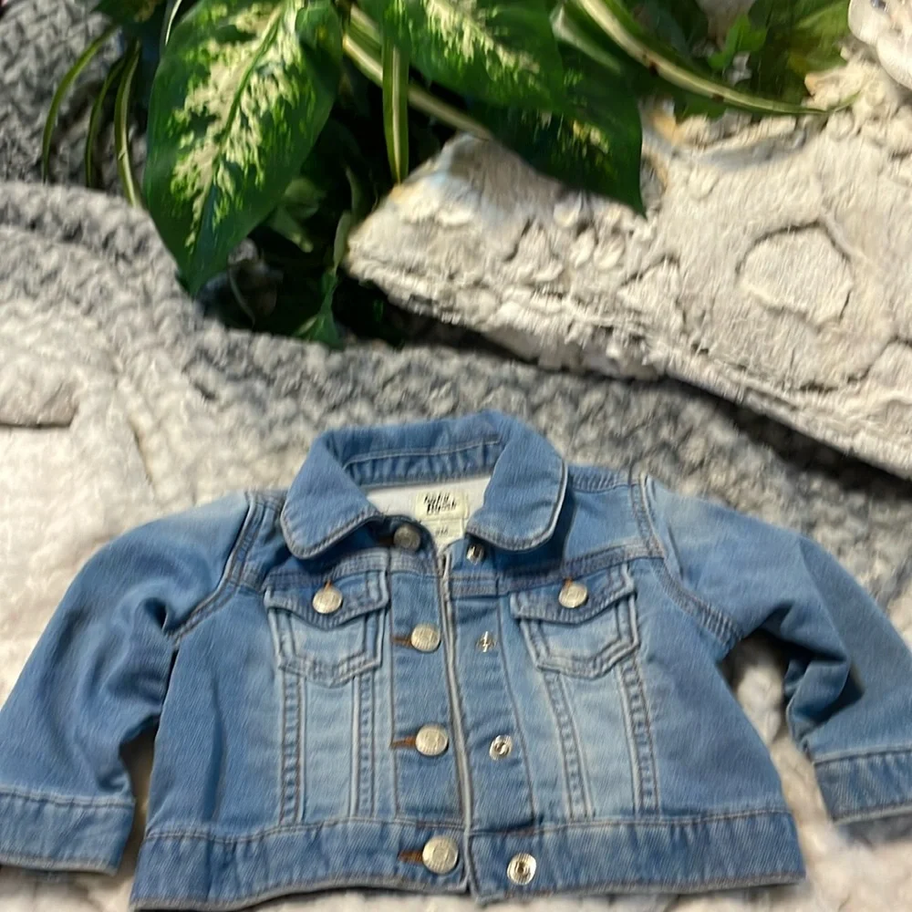 🩵 B’gosh Baby denim Jean jacket Button front in size 9 M JUST SO STINKIN CUTE